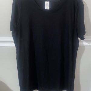 A black T-shirt, plus size 00